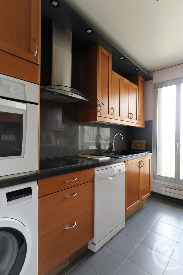 Appartement F3 à louer - 3 pièces - 91,80 m2 - Courbevoie - 92 - ILE-DE-FRANCE