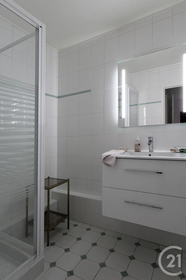 Appartement F3 à louer - 3 pièces - 91,80 m2 - Courbevoie - 92 - ILE-DE-FRANCE