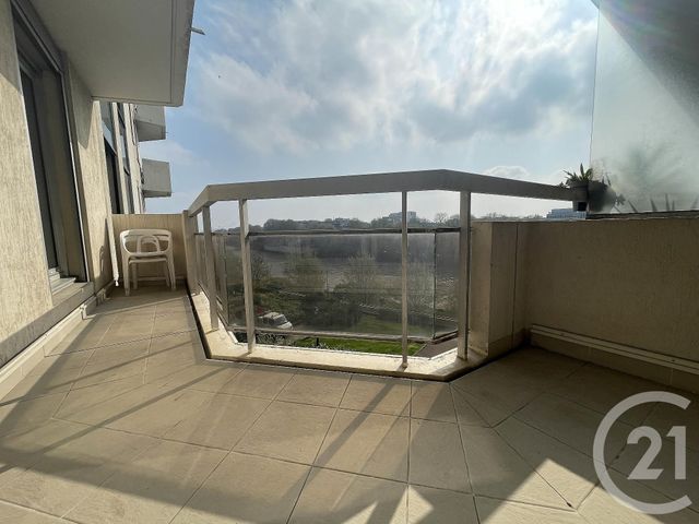 Appartement F3 à louer - 3 pièces - 91,80 m2 - Courbevoie - 92 - ILE-DE-FRANCE