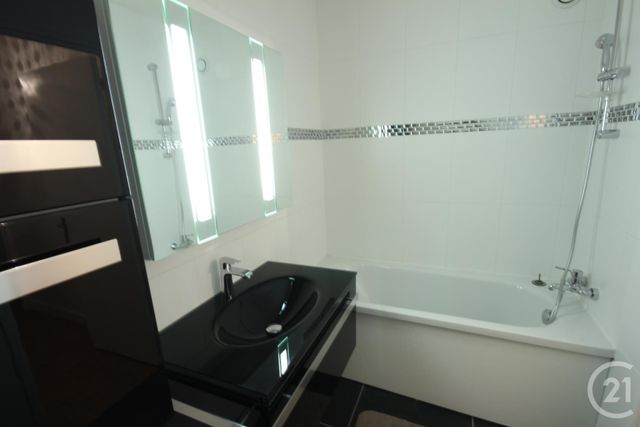 Appartement F5 à louer - 5 pièces - 108,09 m2 - Courbevoie - 92 - ILE-DE-FRANCE