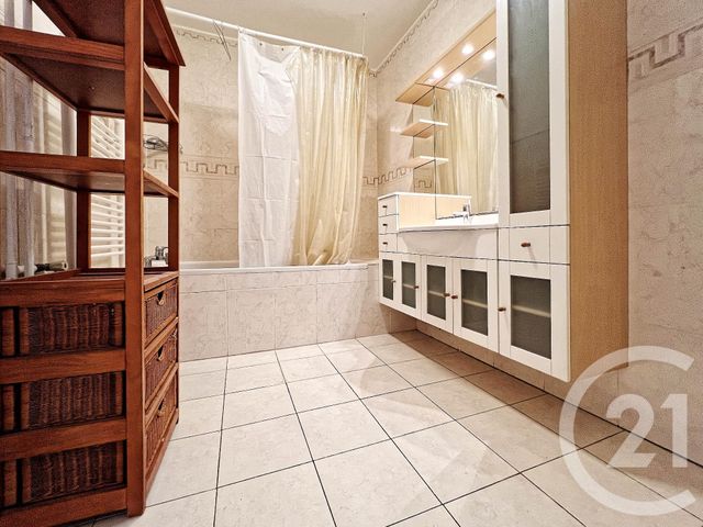 Appartement F4 à louer - 4 pièces - 106,45 m2 - Courbevoie - 92 - ILE-DE-FRANCE