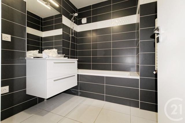 Appartement F3 à louer - 3 pièces - 67,61 m2 - Rueil Malmaison - 92 - ILE-DE-FRANCE