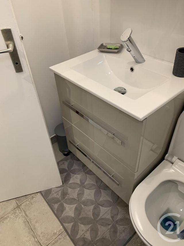 Appartement F1 &agrave; louer - 1 pi&egrave;ce - 17,60 m2 - Courbevoie - 92 - ILE-DE-FRANCE