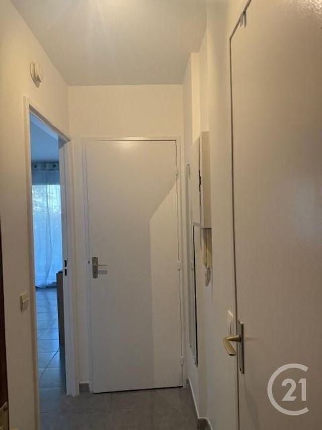 Appartement F1 &agrave; louer - 1 pi&egrave;ce - 26,42 m2 - Courbevoie - 92 - ILE-DE-FRANCE
