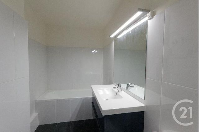 Appartement F2 &agrave; louer - 2 pi&egrave;ces - 43,24 m2 - Courbevoie - 92 - ILE-DE-FRANCE