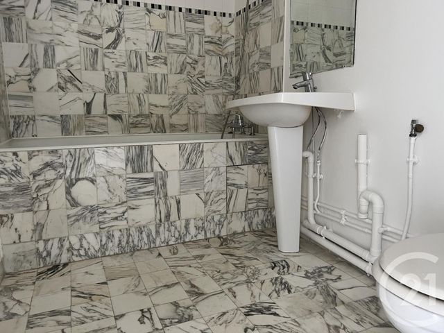 Appartement F1 &agrave; louer - 1 pi&egrave;ce - 24,96 m2 - Courbevoie - 92 - ILE-DE-FRANCE