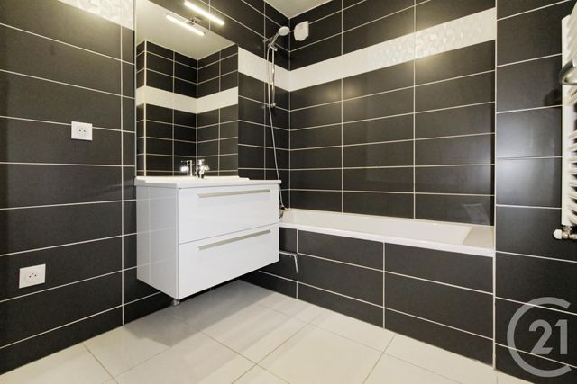 Appartement F3 &agrave; louer - 3 pi&egrave;ces - 67,63 m2 - Rueil Malmaison - 92 - ILE-DE-FRANCE