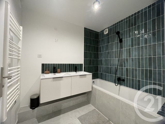 Appartement F4 &agrave; louer - 4 pi&egrave;ces - 90,90 m2 - Courbevoie - 92 - ILE-DE-FRANCE
