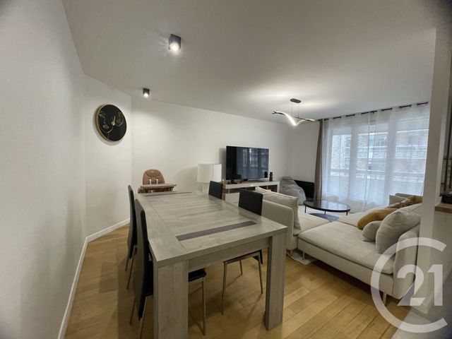 Appartement F4 &agrave; louer - 4 pi&egrave;ces - 90,90 m2 - Courbevoie - 92 - ILE-DE-FRANCE