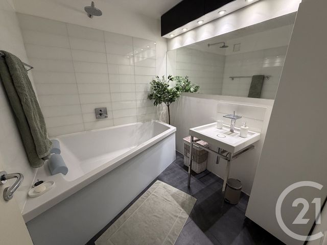 Appartement F2 &agrave; louer - 2 pi&egrave;ces - 57,23 m2 - Courbevoie - 92 - ILE-DE-FRANCE