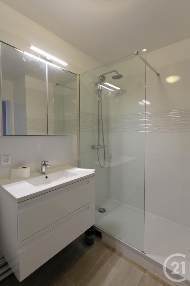 Appartement F1 &agrave; louer - 1 pi&egrave;ce - 31,80 m2 - Courbevoie - 92 - ILE-DE-FRANCE