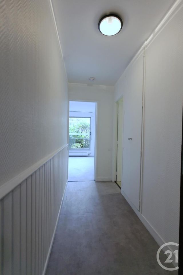 Appartement F1 &agrave; louer - 1 pi&egrave;ce - 31,80 m2 - Courbevoie - 92 - ILE-DE-FRANCE