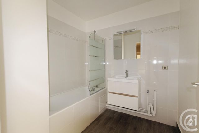 Appartement F3 &agrave; louer - 3 pi&egrave;ces - 70,36 m2 - Courbevoie - 92 - ILE-DE-FRANCE