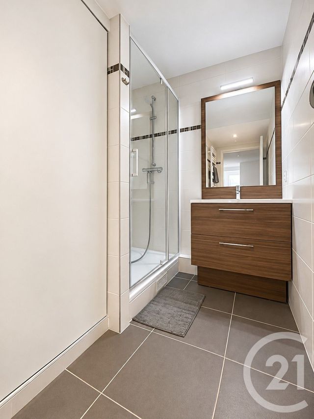 Appartement F3 &agrave; louer - 3 pi&egrave;ces - 70 m2 - Courbevoie - 92 - ILE-DE-FRANCE