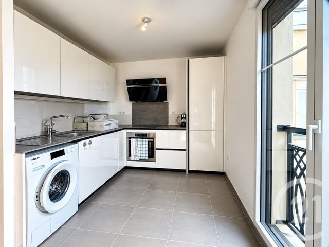 Appartement F3 &agrave; louer - 3 pi&egrave;ces - 70 m2 - Courbevoie - 92 - ILE-DE-FRANCE