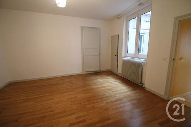 Appartement F3 &agrave; louer - 4 pi&egrave;ces - 92 m2 - Gannat - 03 - AUVERGNE