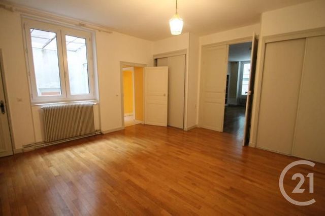 Appartement F3 &agrave; louer - 4 pi&egrave;ces - 92 m2 - Gannat - 03 - AUVERGNE