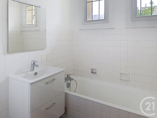 Maison &agrave; louer - 4 pi&egrave;ces - 112,19 m2 - Gannat - 03 - AUVERGNE