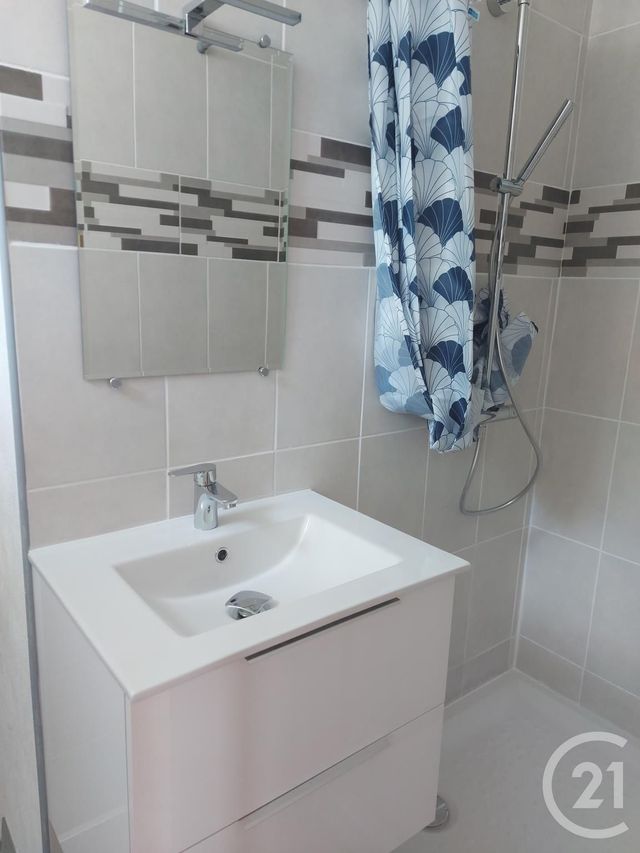 Maison &agrave; louer - 4 pi&egrave;ces - 107 m2 - Chezelle - 03 - AUVERGNE