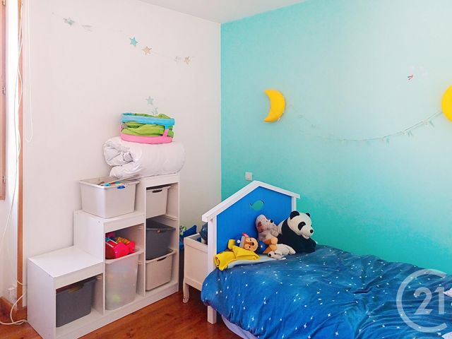 Maison &agrave; louer - 8 pi&egrave;ces - 198 m2 - St Bonnet De Rochefort - 03 - AUVERGNE