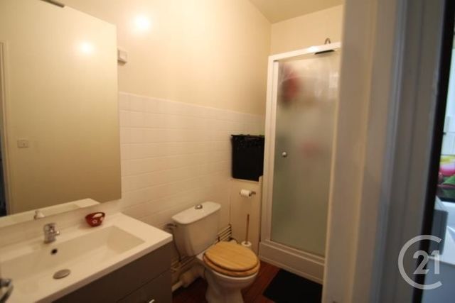 Appartement F2 &agrave; louer - 2 pi&egrave;ces - 52,29 m2 - Gannat - 03 - AUVERGNE