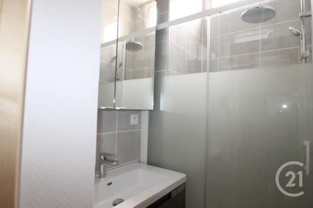 Appartement &agrave; louer - 2 pi&egrave;ces - 46,86 m2 - Vichy - 03 - AUVERGNE