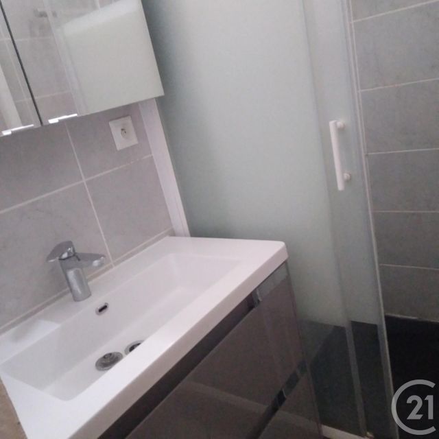 Appartement &agrave; louer - 2 pi&egrave;ces - 46,86 m2 - Vichy - 03 - AUVERGNE