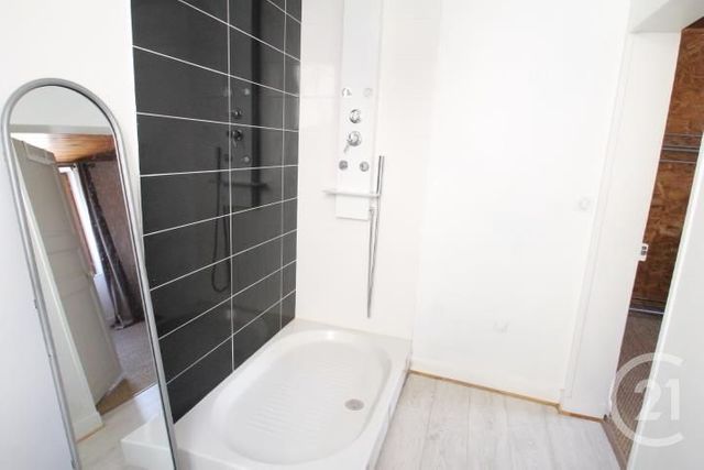 Maison &agrave; louer - 3 pi&egrave;ces - 116,37 m2 - Bellenaves - 03 - AUVERGNE