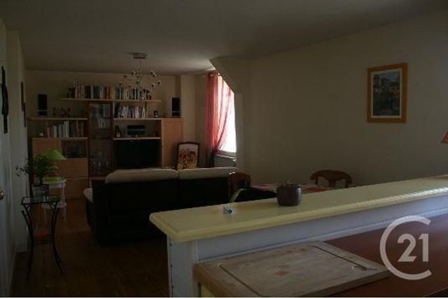 Appartement F3 &agrave; louer - 3 pi&egrave;ces - 76,50 m2 - Gannat - 03 - AUVERGNE