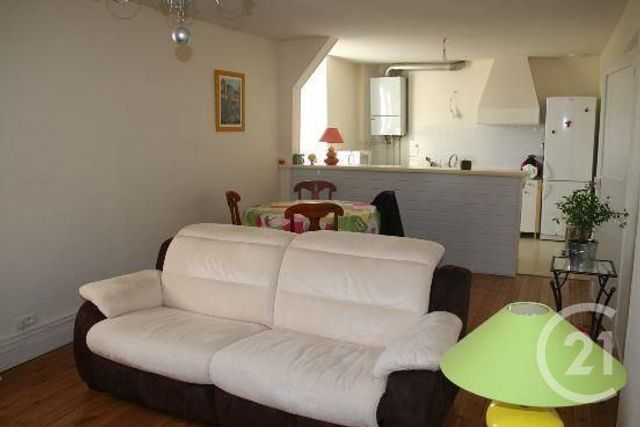 Appartement F3 &agrave; louer - 3 pi&egrave;ces - 76,50 m2 - Gannat - 03 - AUVERGNE