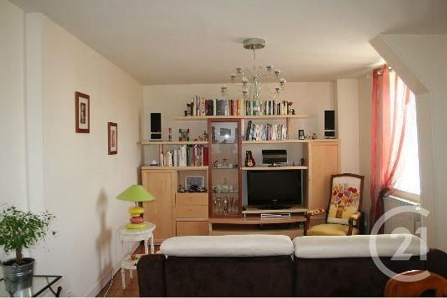 Appartement F3 &agrave; louer - 3 pi&egrave;ces - 76,50 m2 - Gannat - 03 - AUVERGNE