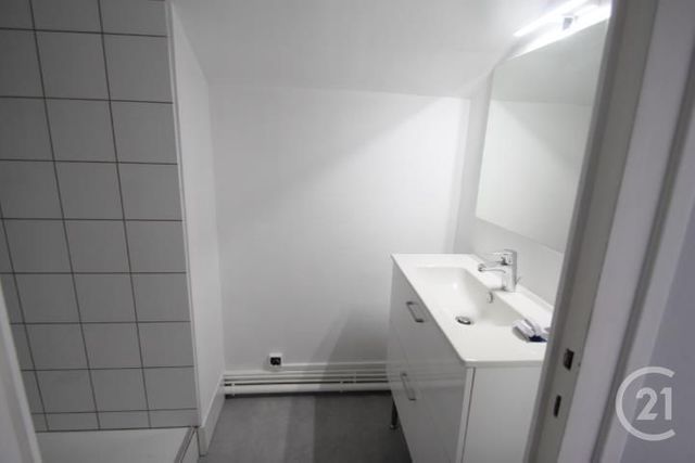 Appartement F2 &agrave; louer - 2 pi&egrave;ces - 43,19 m2 - Gannat - 03 - AUVERGNE