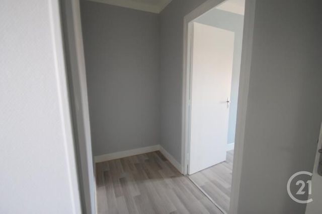 Appartement F2 &agrave; louer - 2 pi&egrave;ces - 43,19 m2 - Gannat - 03 - AUVERGNE