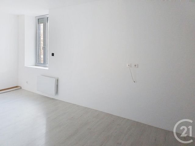 Appartement F3 &agrave; louer - 3 pi&egrave;ces - 70,90 m2 - Ebreuil - 03 - AUVERGNE