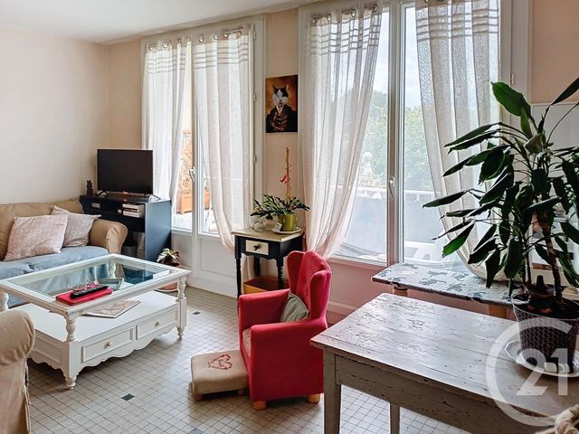 Appartement &agrave; louer - 3 pi&egrave;ces - 61,26 m2 - Gannat - 03 - AUVERGNE