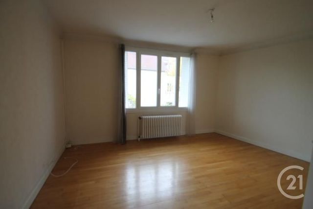 Appartement F3 &agrave; louer - 3 pi&egrave;ces - 69 m2 - Gannat - 03 - AUVERGNE