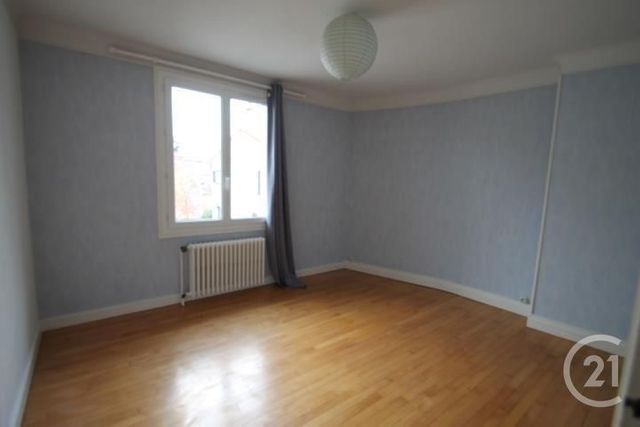 Appartement F3 &agrave; louer - 3 pi&egrave;ces - 69 m2 - Gannat - 03 - AUVERGNE