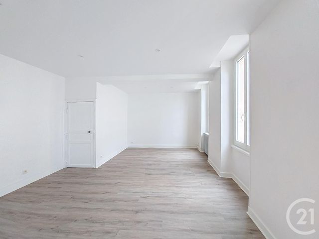 Appartement F3 &agrave; louer - 3 pi&egrave;ces - 79,80 m2 - Gannat - 03 - AUVERGNE