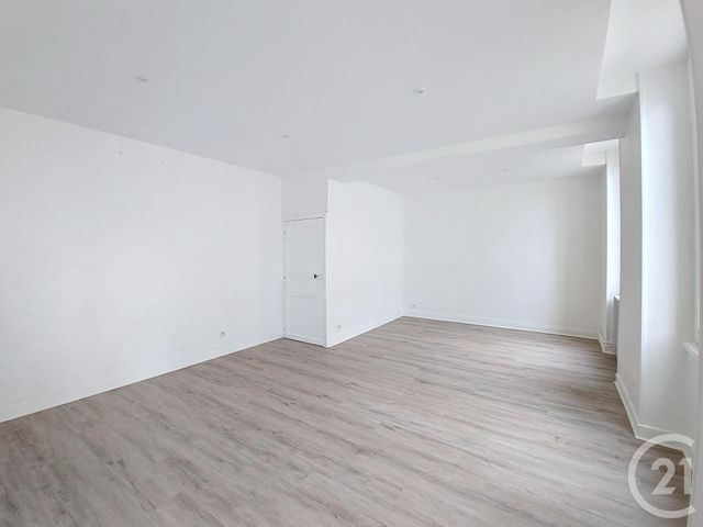 Appartement F3 &agrave; louer - 3 pi&egrave;ces - 79,80 m2 - Gannat - 03 - AUVERGNE