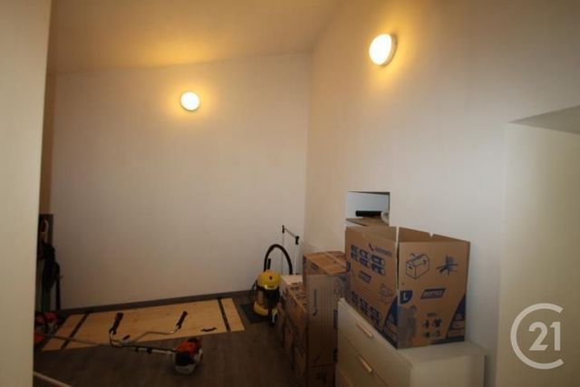 Maison &agrave; louer - 2 pi&egrave;ces - 80 m2 - Bellenaves - 03 - AUVERGNE