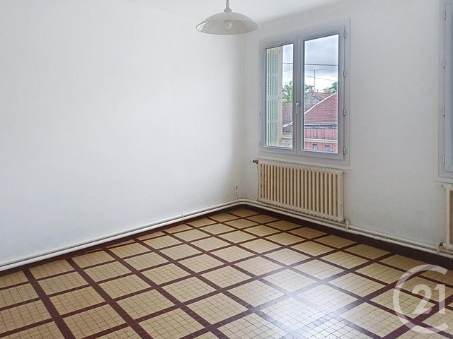 Appartement F2 &agrave; louer - 3 pi&egrave;ces - 40 m2 - Gannat - 03 - AUVERGNE