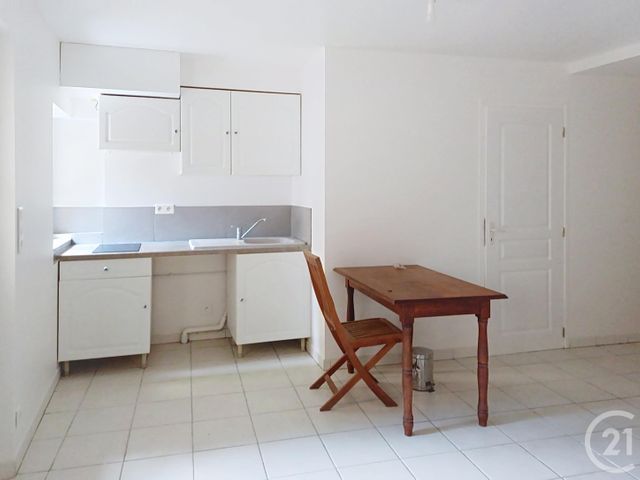 Appartement T1 &agrave; louer - 1 pi&egrave;ce - 30,41 m2 - Gannat - 03 - AUVERGNE
