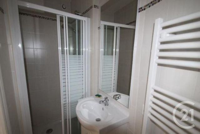 Appartement T1 &agrave; louer - 1 pi&egrave;ce - 30,41 m2 - Gannat - 03 - AUVERGNE
