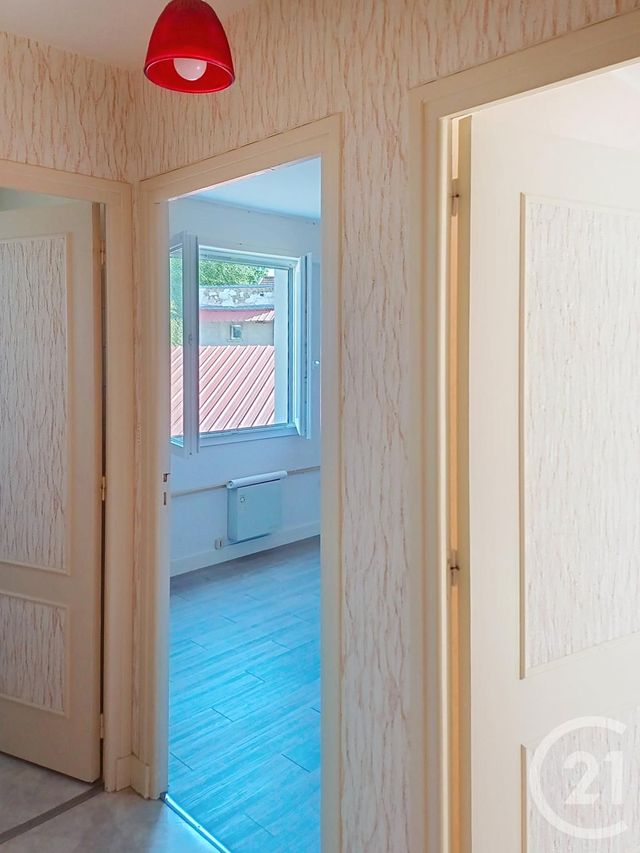 Appartement F3 &agrave; louer - 3 pi&egrave;ces - 71,50 m2 - Vichy - 03 - AUVERGNE
