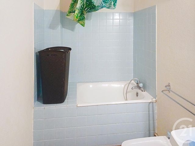Appartement F2 &agrave; louer - 2 pi&egrave;ces - 44,46 m2 - Gannat - 03 - AUVERGNE