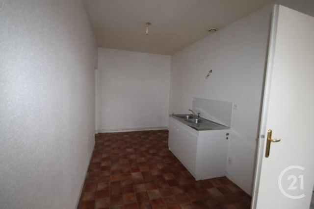 Appartement &agrave; louer - 3 pi&egrave;ces - 73,98 m2 - Gannat - 03 - AUVERGNE