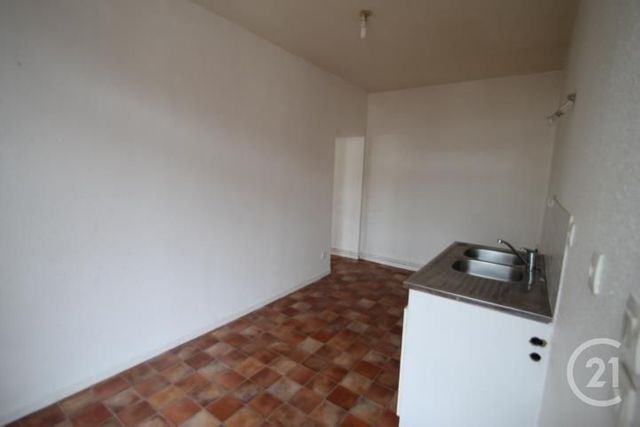 Appartement &agrave; louer - 3 pi&egrave;ces - 73,98 m2 - Gannat - 03 - AUVERGNE