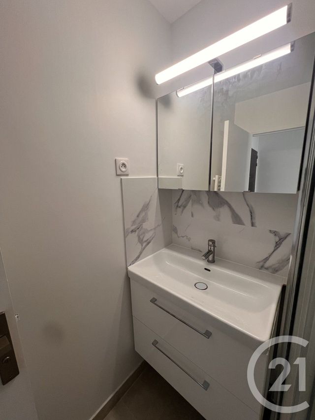 Appartement Studio &agrave; louer - 1 pi&egrave;ce - 34,75 m2 - Le Kremlin Bicetre - 94 - ILE-DE-FRANCE