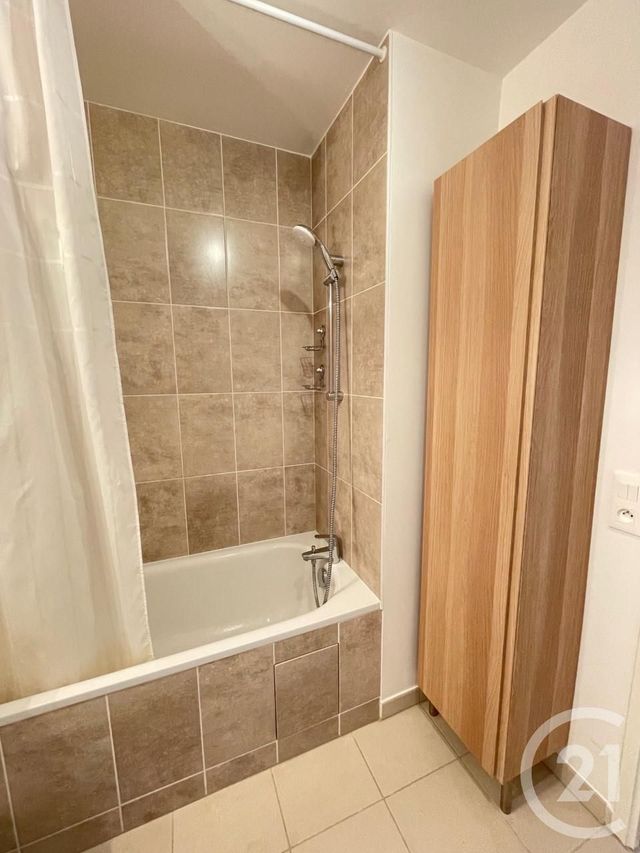 Appartement F3 &agrave; louer - 3 pi&egrave;ces - 67,40 m2 - Le Kremlin Bicetre - 94 - ILE-DE-FRANCE