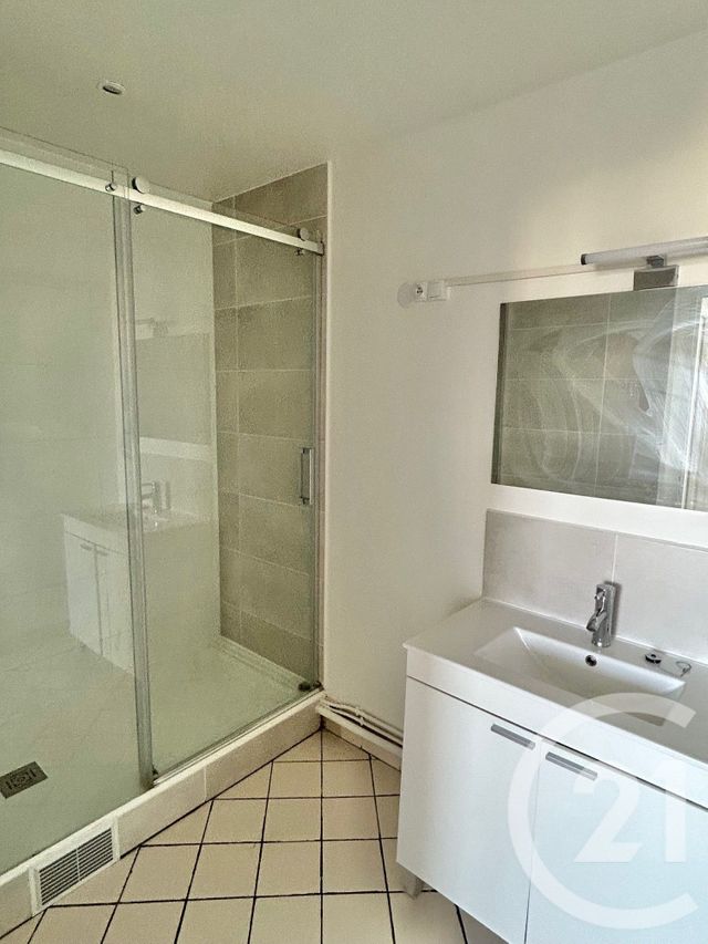 Appartement F3 &agrave; louer - 3 pi&egrave;ces - 63,41 m2 - Le Kremlin Bicetre - 94 - ILE-DE-FRANCE
